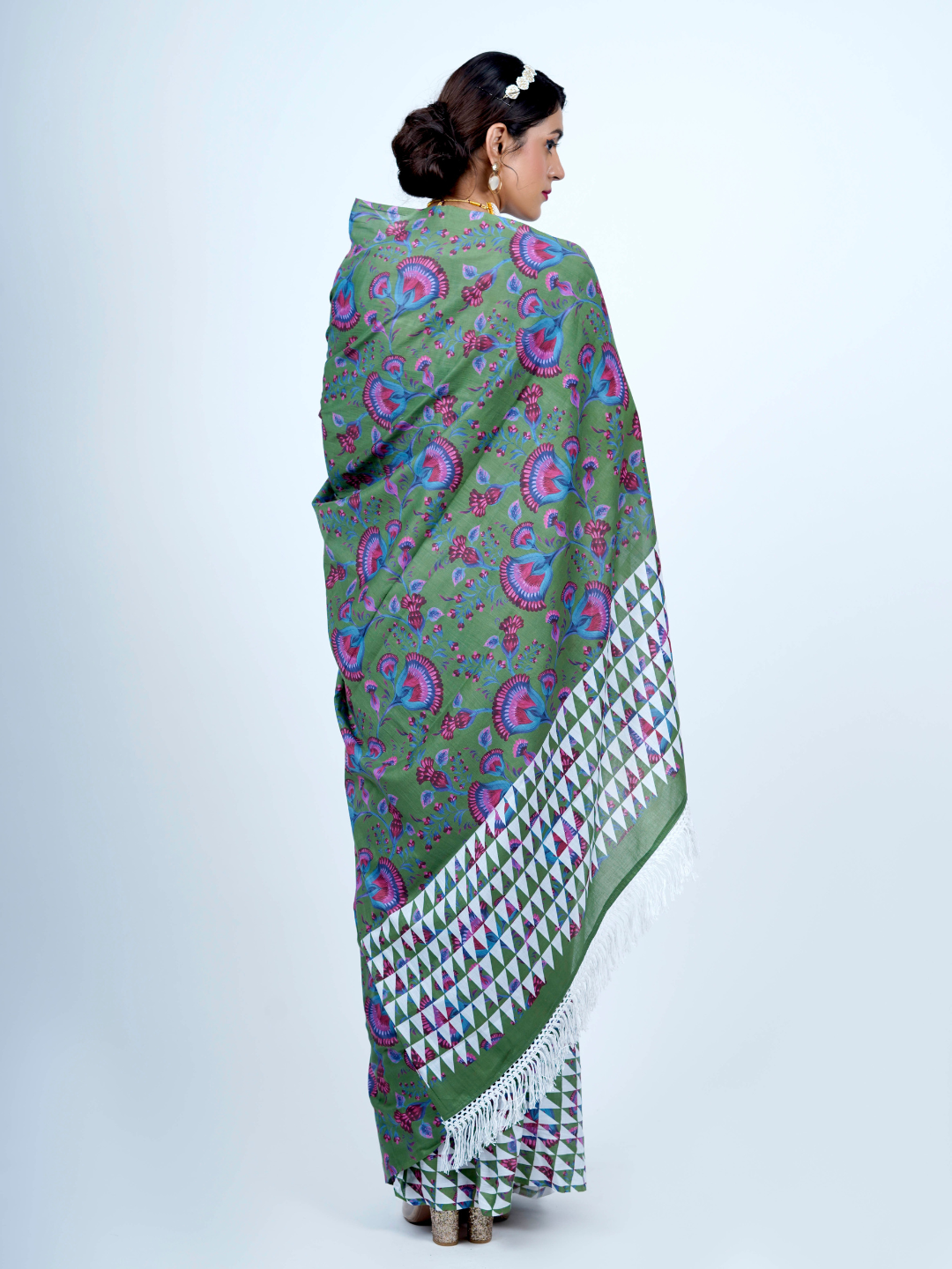 Buta Buti Chintz Floral Printed Cotton Tasseled Saree