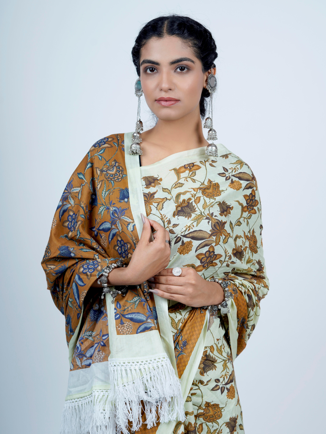 Buta Buti Chintz Floral Printed Cotton Tasseled Saree