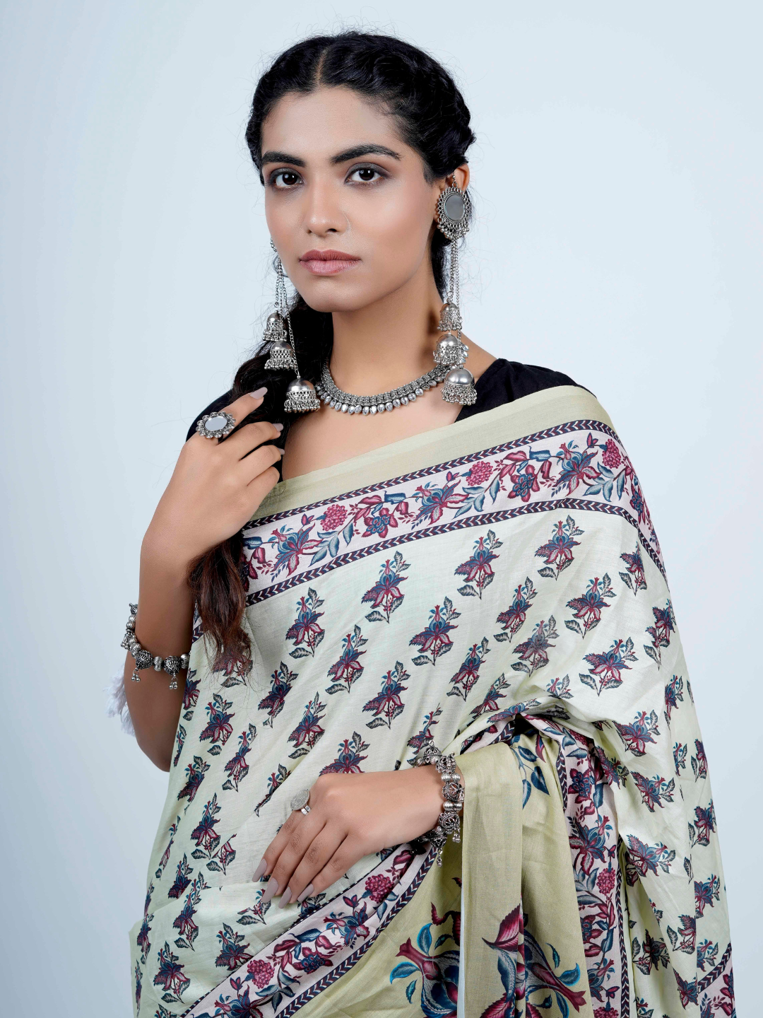 Buta Buti Chintz Floral Printed Cotton Tasseled Saree