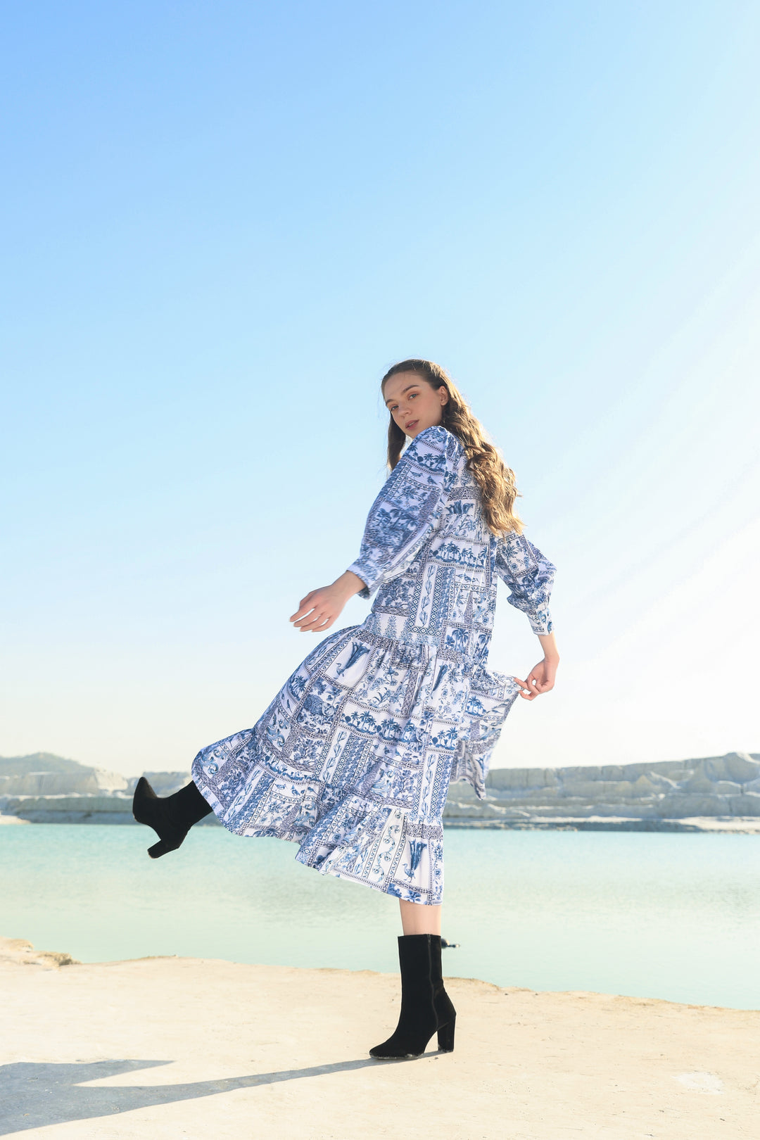 Blue brid print tier maxi dress)