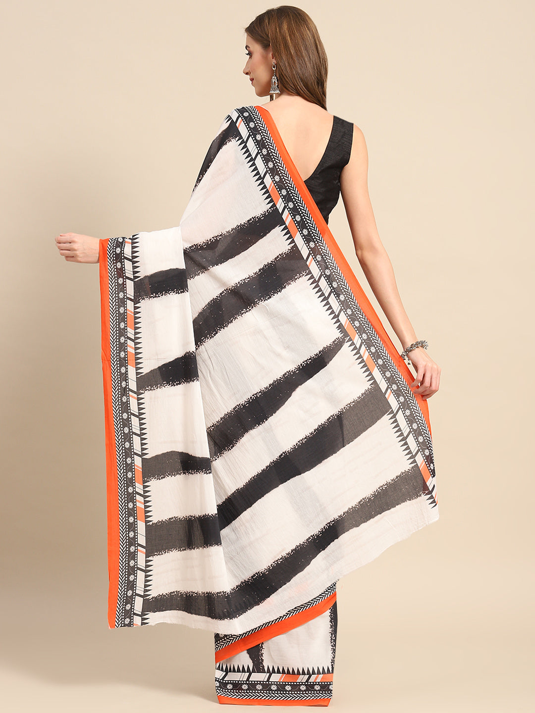 Buta Buti Black Color Abstract  Printed Saree With Unstitched Blouse