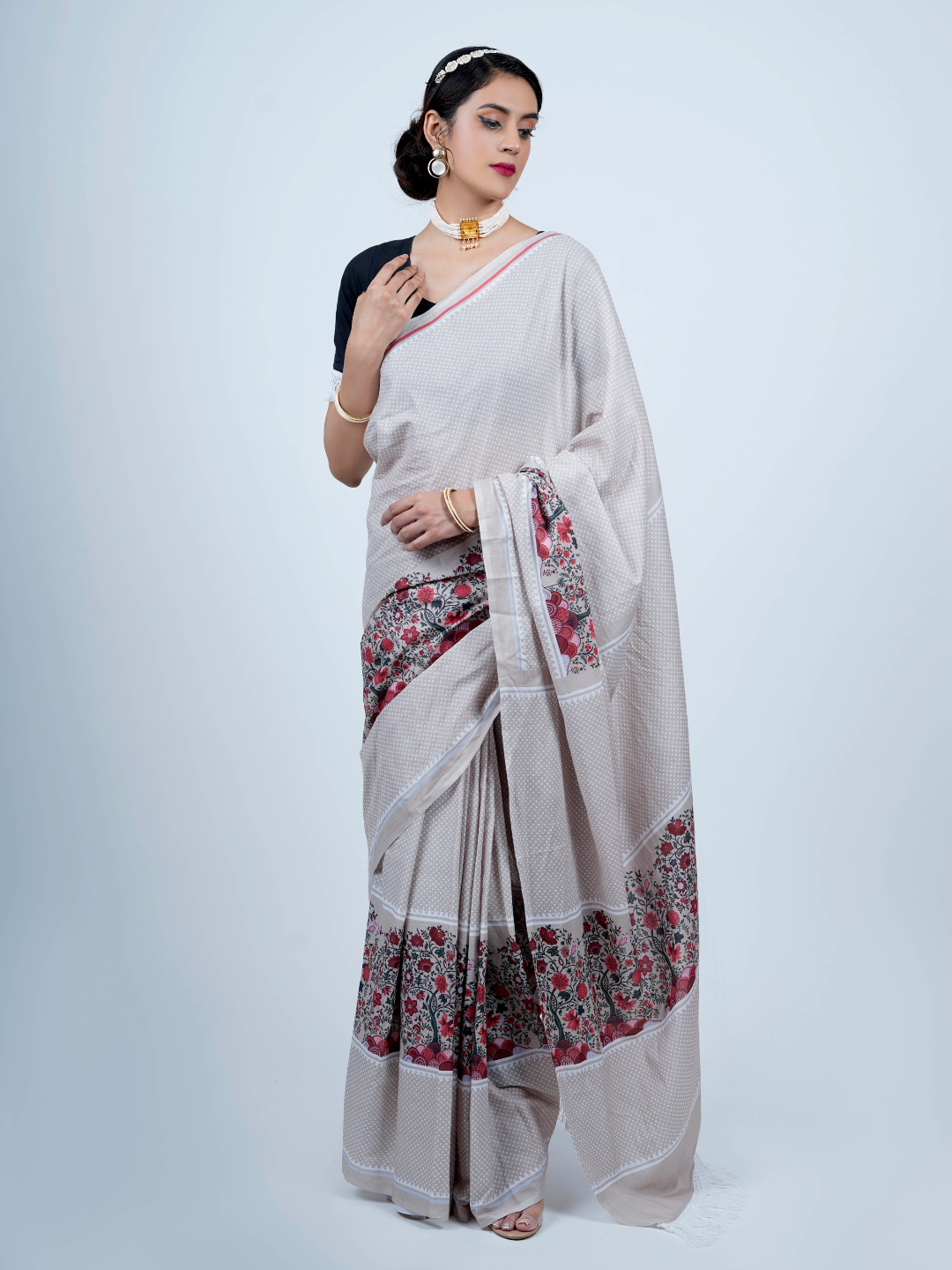 Buta Buti Floral Printed Cotton Tasseled Saree