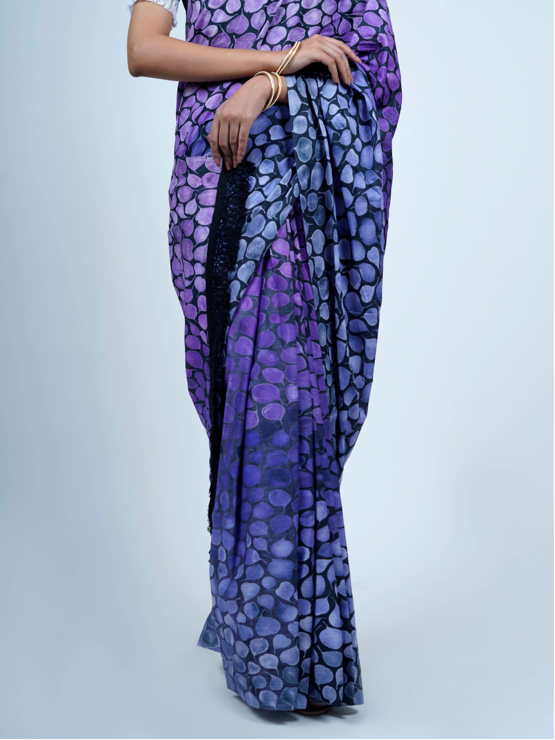 Buta Buti Floral Printed Cotton Tasseled Saree