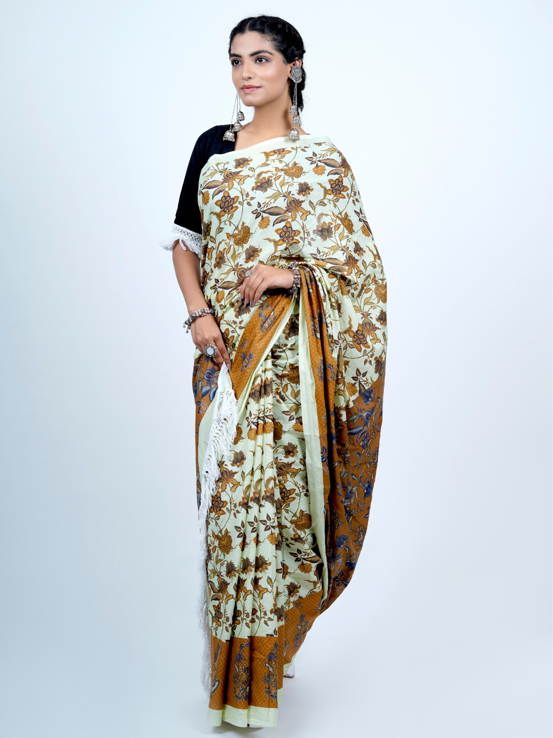 Buta Buti Chintz Floral Printed Cotton Tasseled Saree