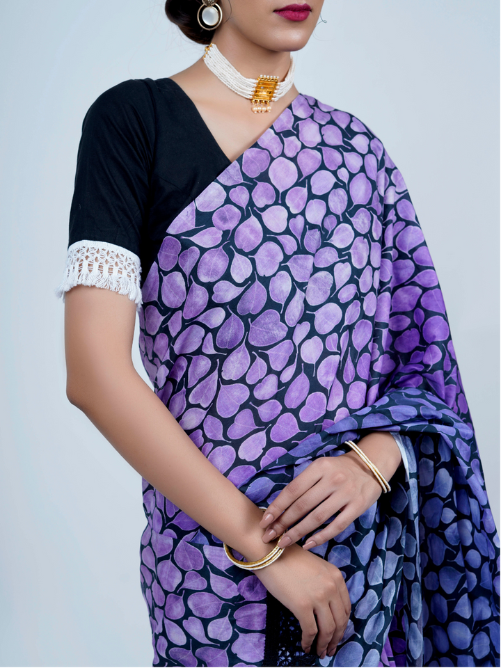 Buta Buti Floral Printed Cotton Tasseled Saree