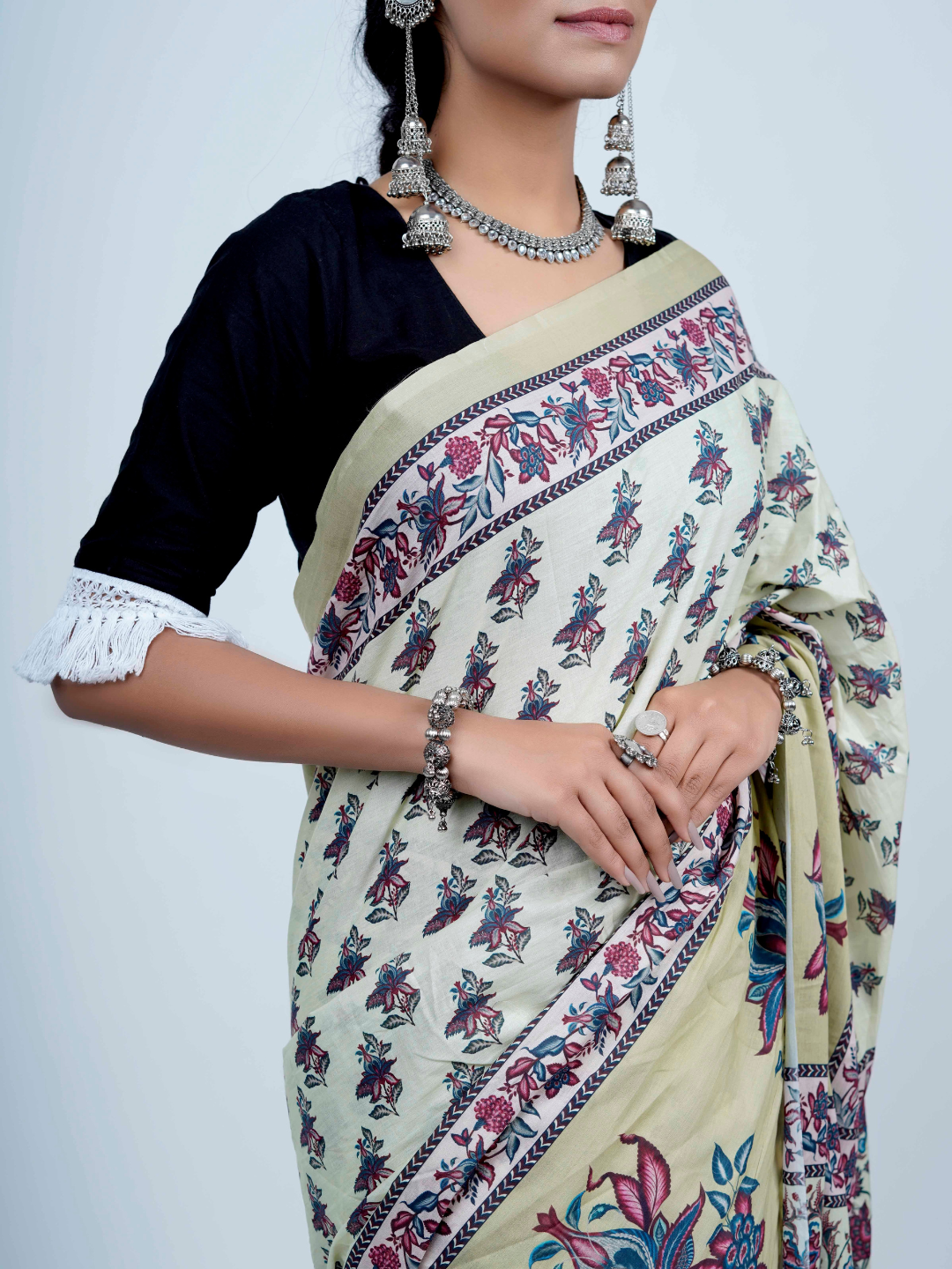 Buta Buti Chintz Floral Printed Cotton Tasseled Saree