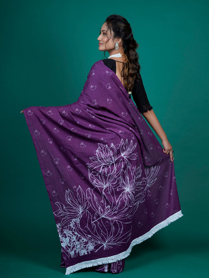 Buta Buti Floral Printed Cotton Tasseled Saree