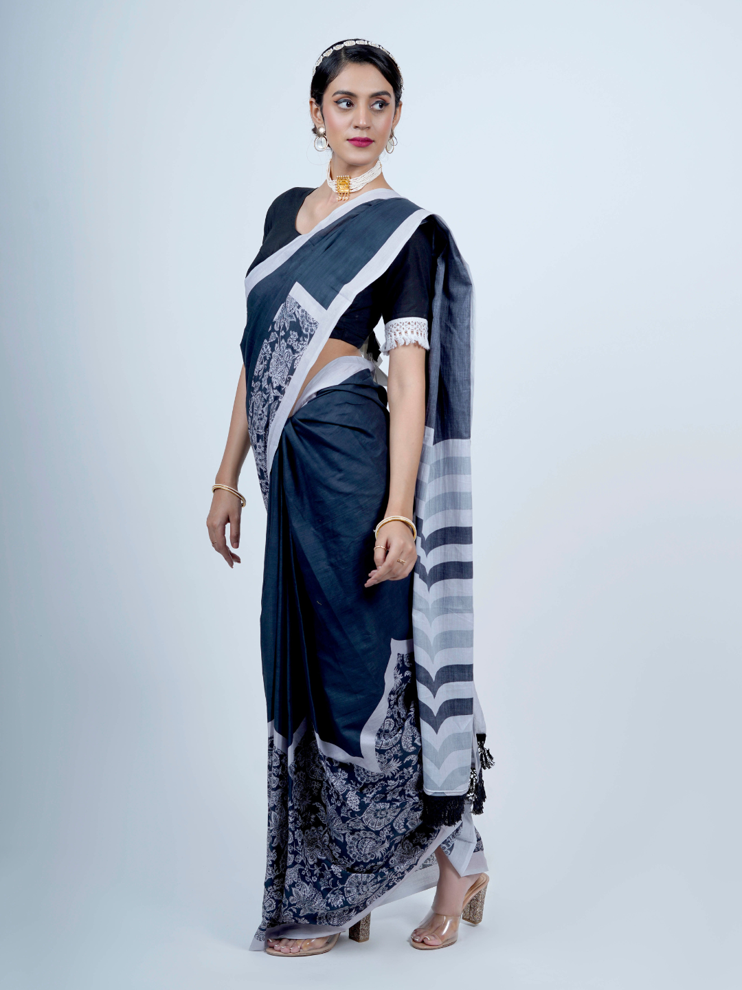 Buta Buti Floral Printed Cotton Tasseled Saree