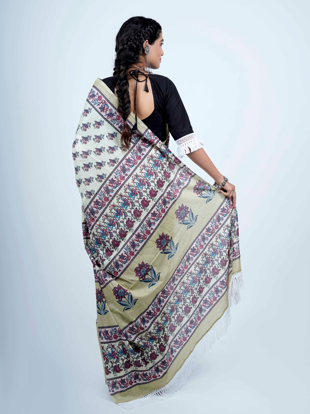 Buta Buti Chintz Floral Printed Cotton Tasseled Saree