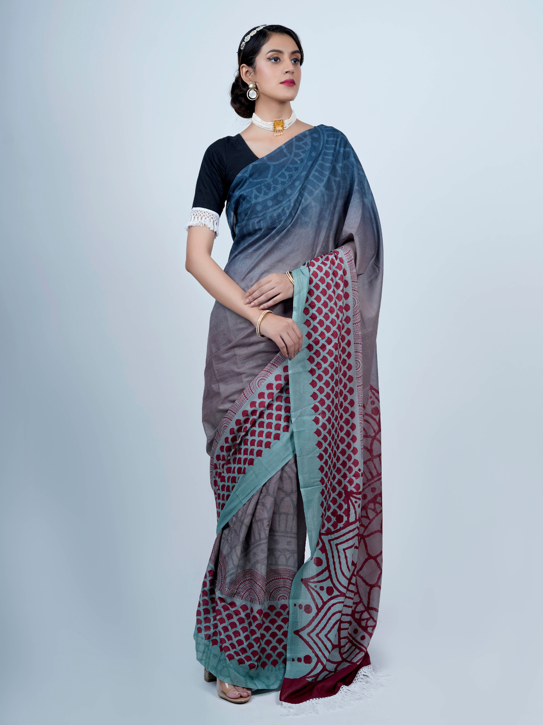 Buta Buti Floral Printed Cotton Tasseled Saree