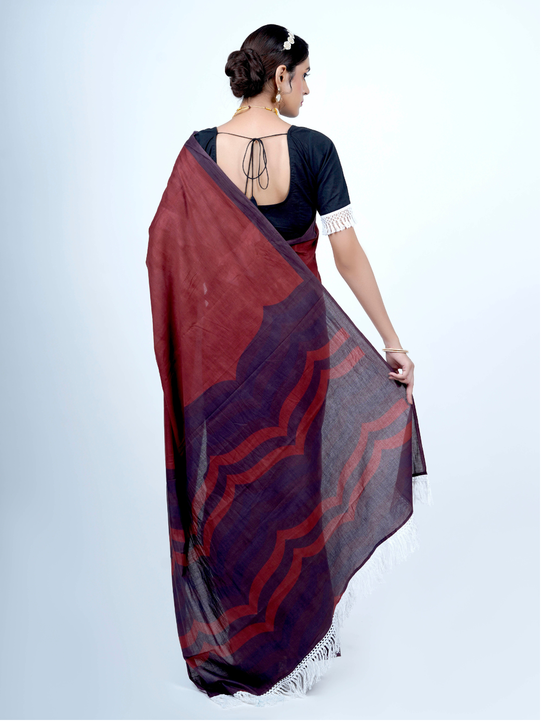 Buta Buti Solid Print Cotton Tasseled Saree