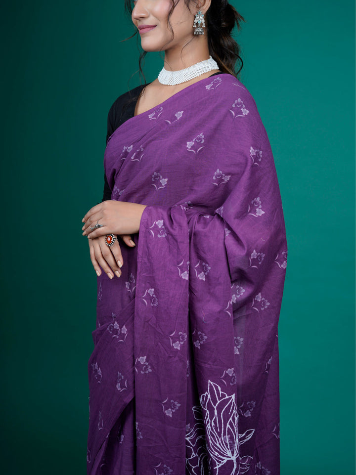 Buta Buti Floral Printed Cotton Tasseled Saree
