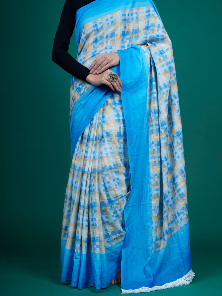 Buta Buti Checks Printed Cotton Tasseled Saree