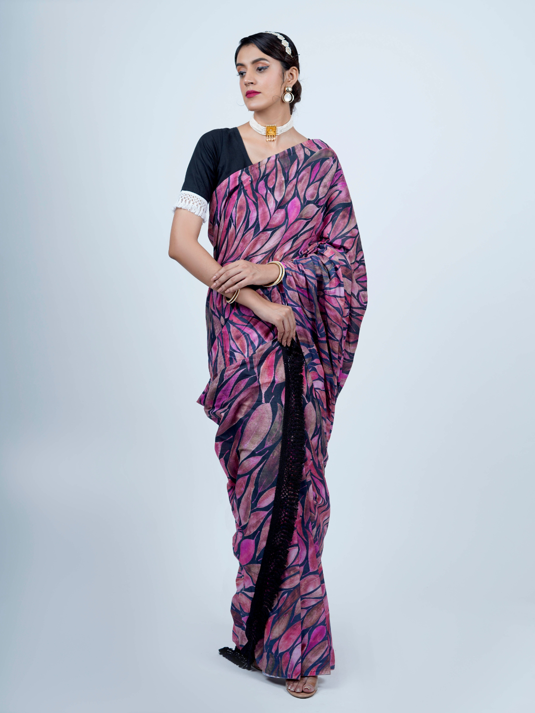 Buta Buti Floral Printed Cotton Tasseled Saree