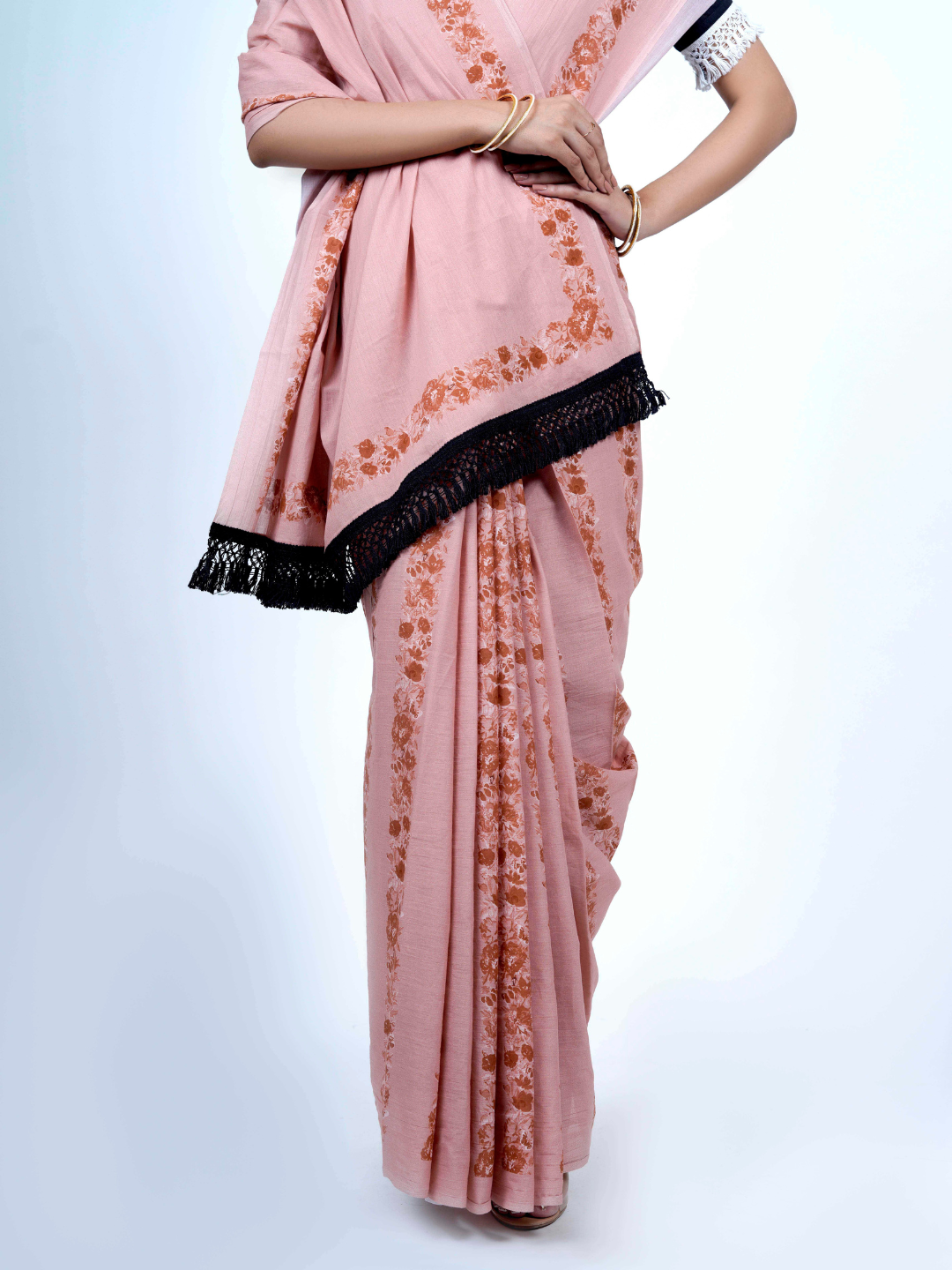 Buta Buti Floral Printed Cotton Tasseled Saree