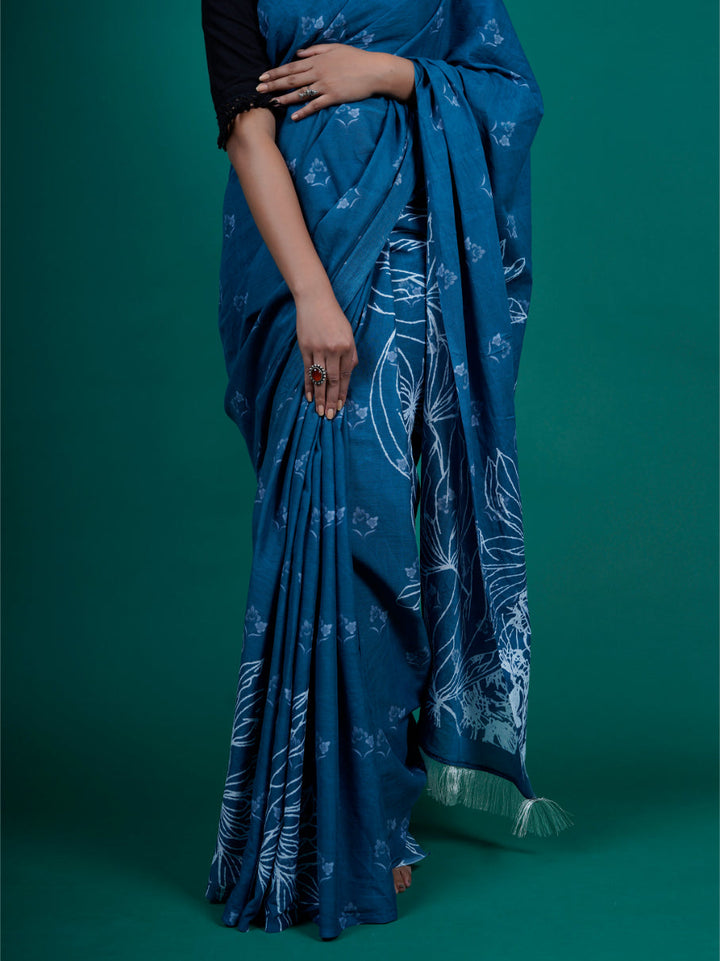 Buta Buti Floral Printed Cotton Tasseled Saree