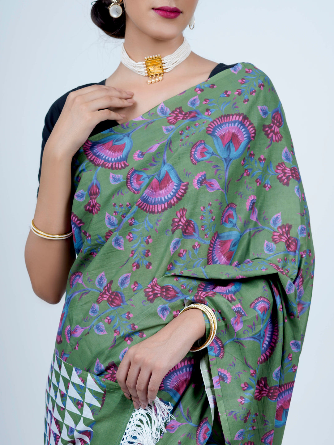 Buta Buti Chintz Floral Printed Cotton Tasseled Saree