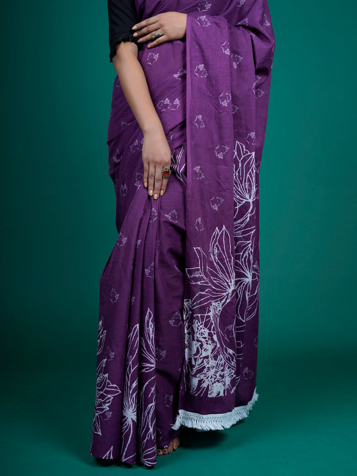 Buta Buti Floral Printed Cotton Tasseled Saree