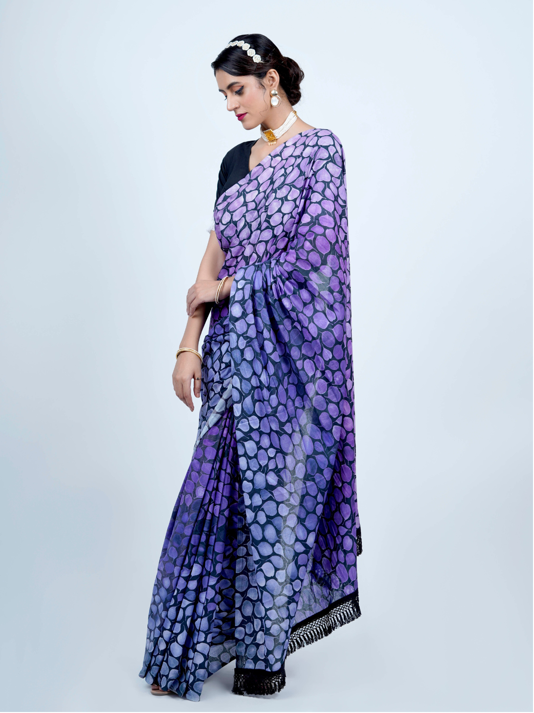 Buta Buti Floral Printed Cotton Tasseled Saree