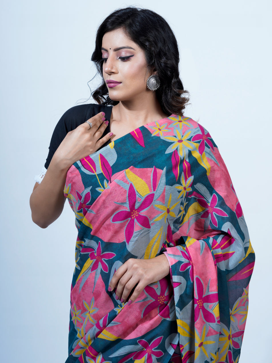 Buta Buti Floral Printed Pure Cotton Tasseled Printed Saree