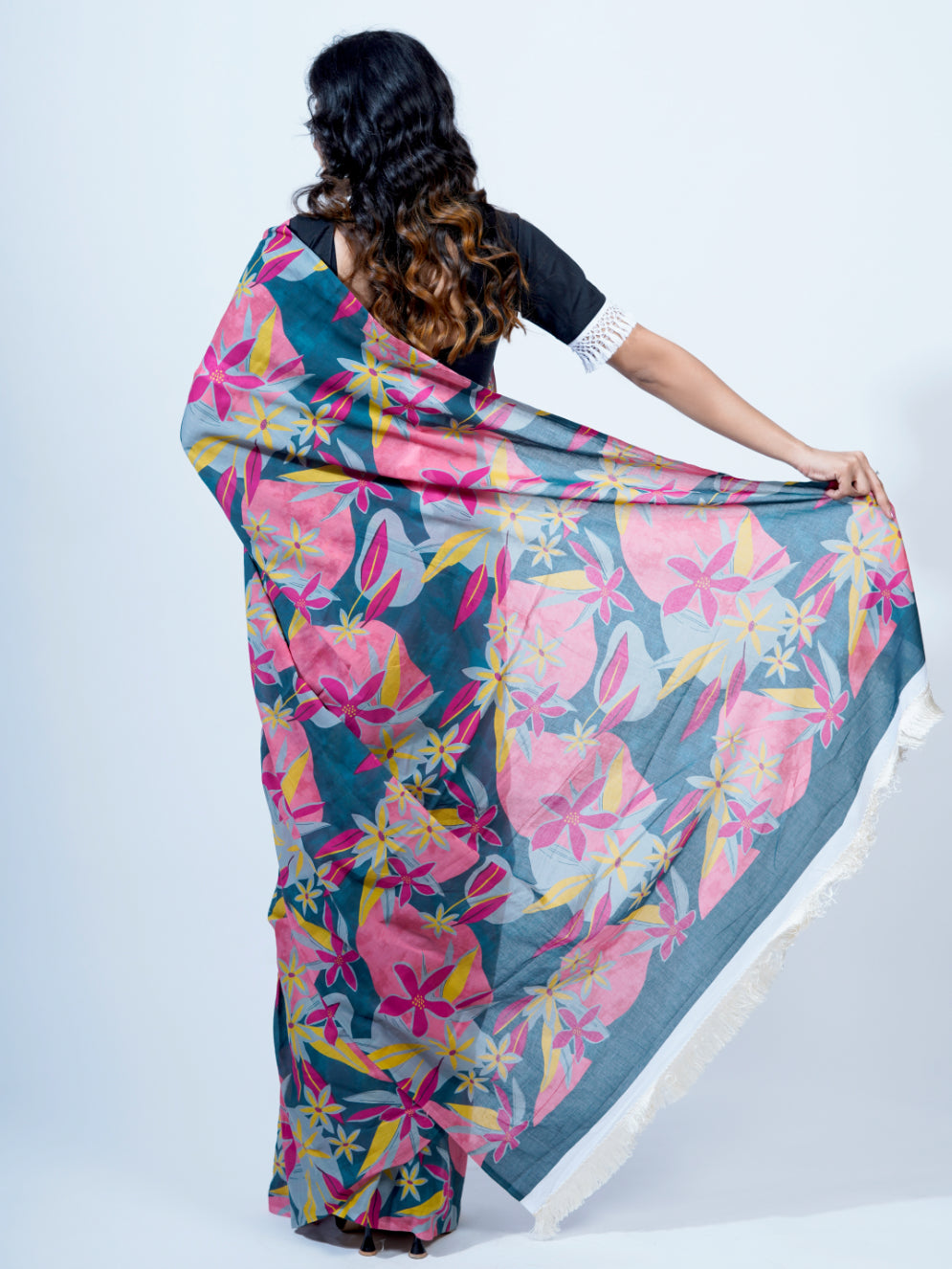 Buta Buti Floral Printed Pure Cotton Tasseled Printed Saree