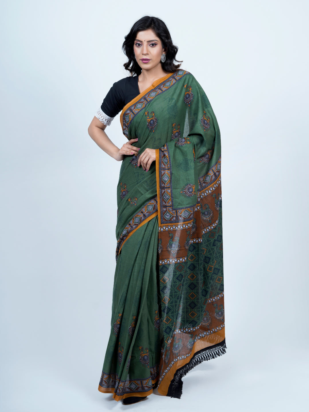 Buta Buti Peacock Ethnic Motifs Printed Pure CottonTasseled Saree