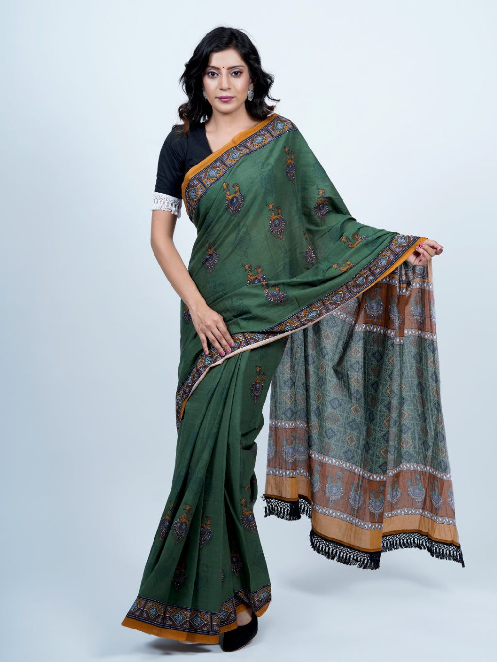 Buta Buti Peacock Ethnic Motifs Printed Pure CottonTasseled Saree