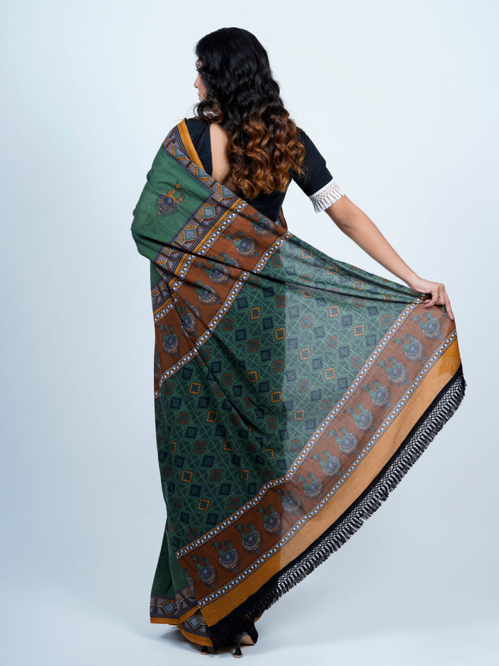 Buta Buti Peacock Ethnic Motifs Printed Pure CottonTasseled Saree