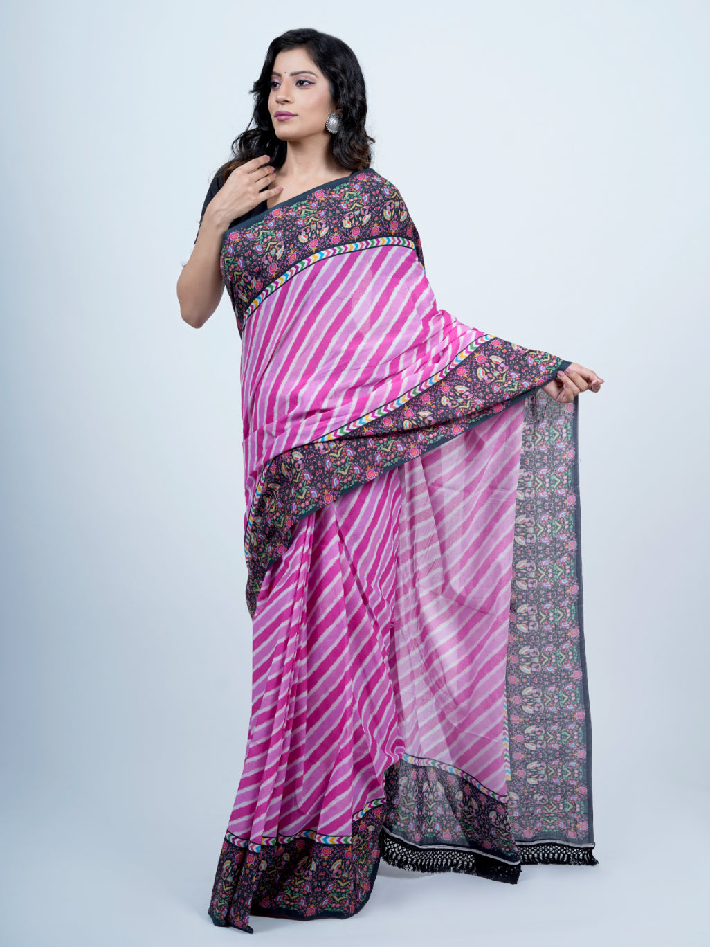 Buta Buti Leheriya Ethnic Motifs Printed Pure Cotton Tasseled Saree