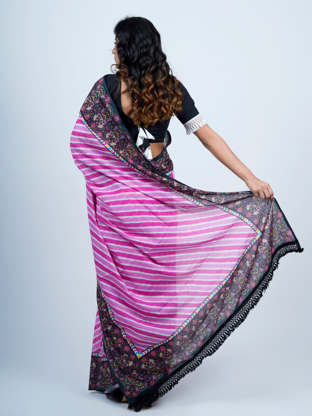 Buta Buti Leheriya Ethnic Motifs Printed Pure Cotton Tasseled Saree