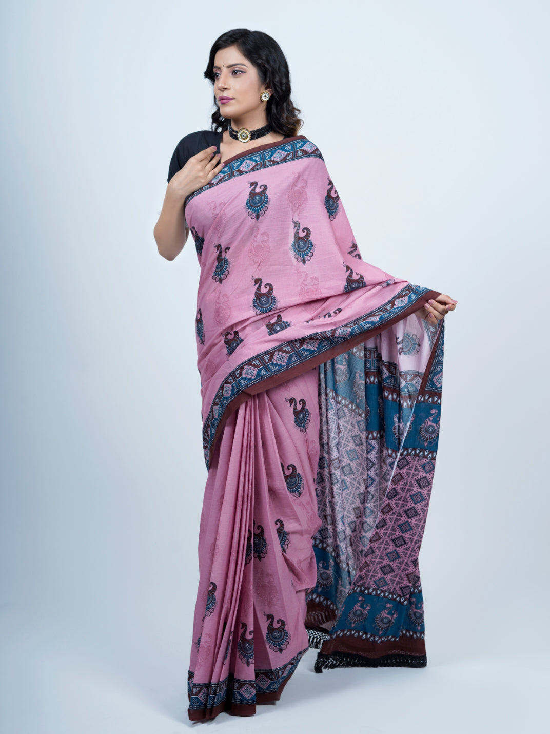 Buta Buti Peacock Ethnic Motifs Printed Pure CottonTasseled Saree