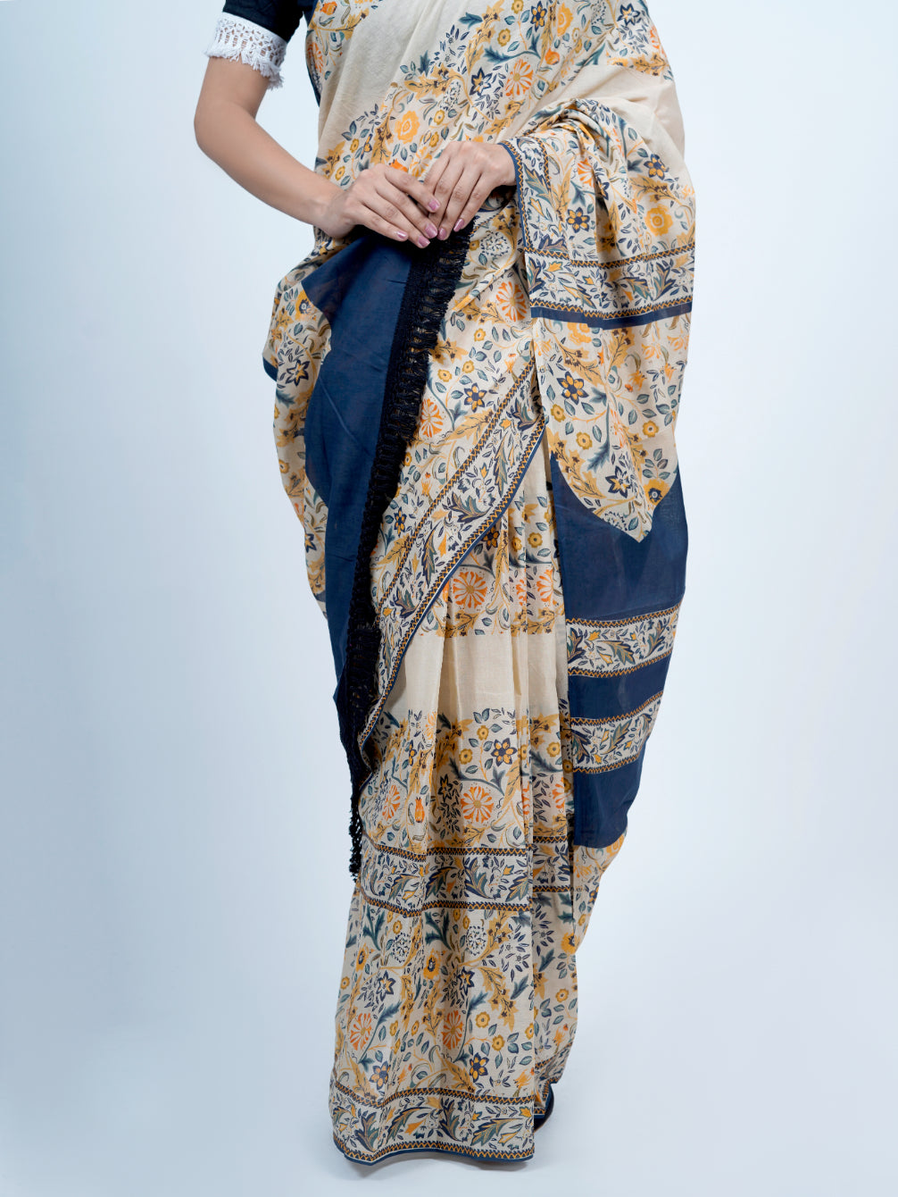 Buta Buti Floral Printed Pure Cotton Tasseled Printed Saree