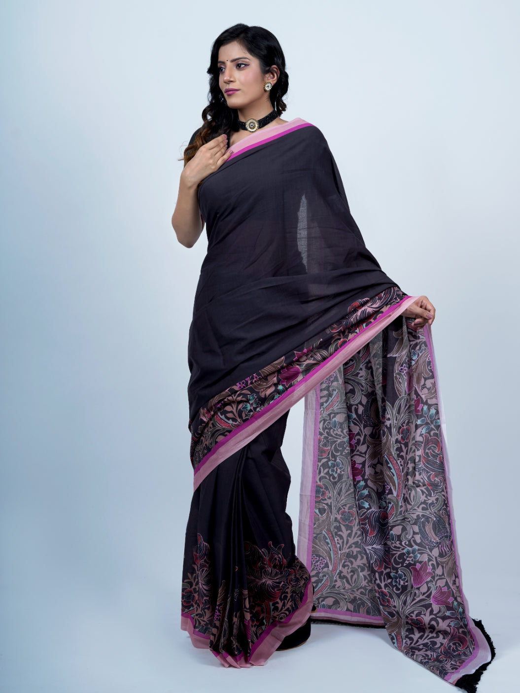 Buta Buti Floral Printed Pure Cotton Tasseled Printed Saree