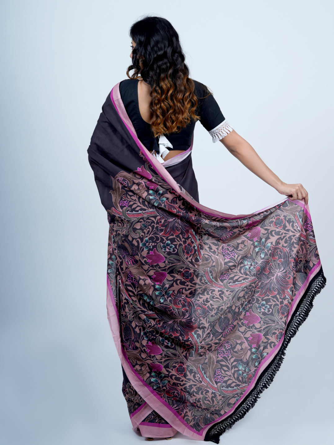 Buta Buti Floral Printed Pure Cotton Tasseled Printed Saree