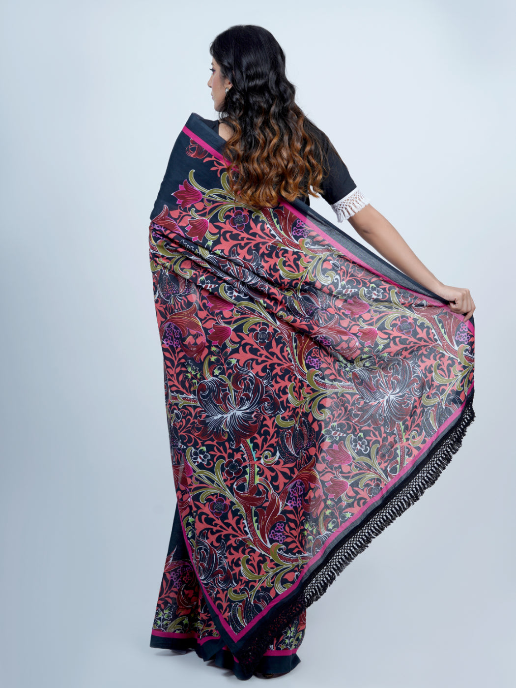 Buta Buti Floral Printed Pure Cotton Tasseled Printed Saree