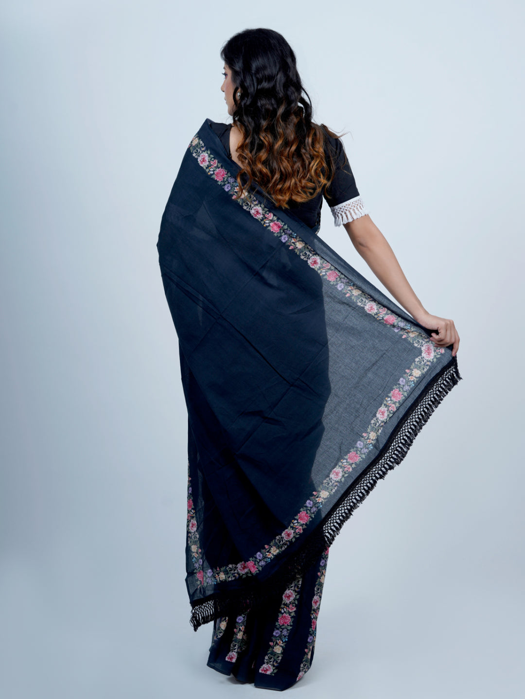 Buta Buti Floral Printed Pure Cotton Tasseled Printed Saree