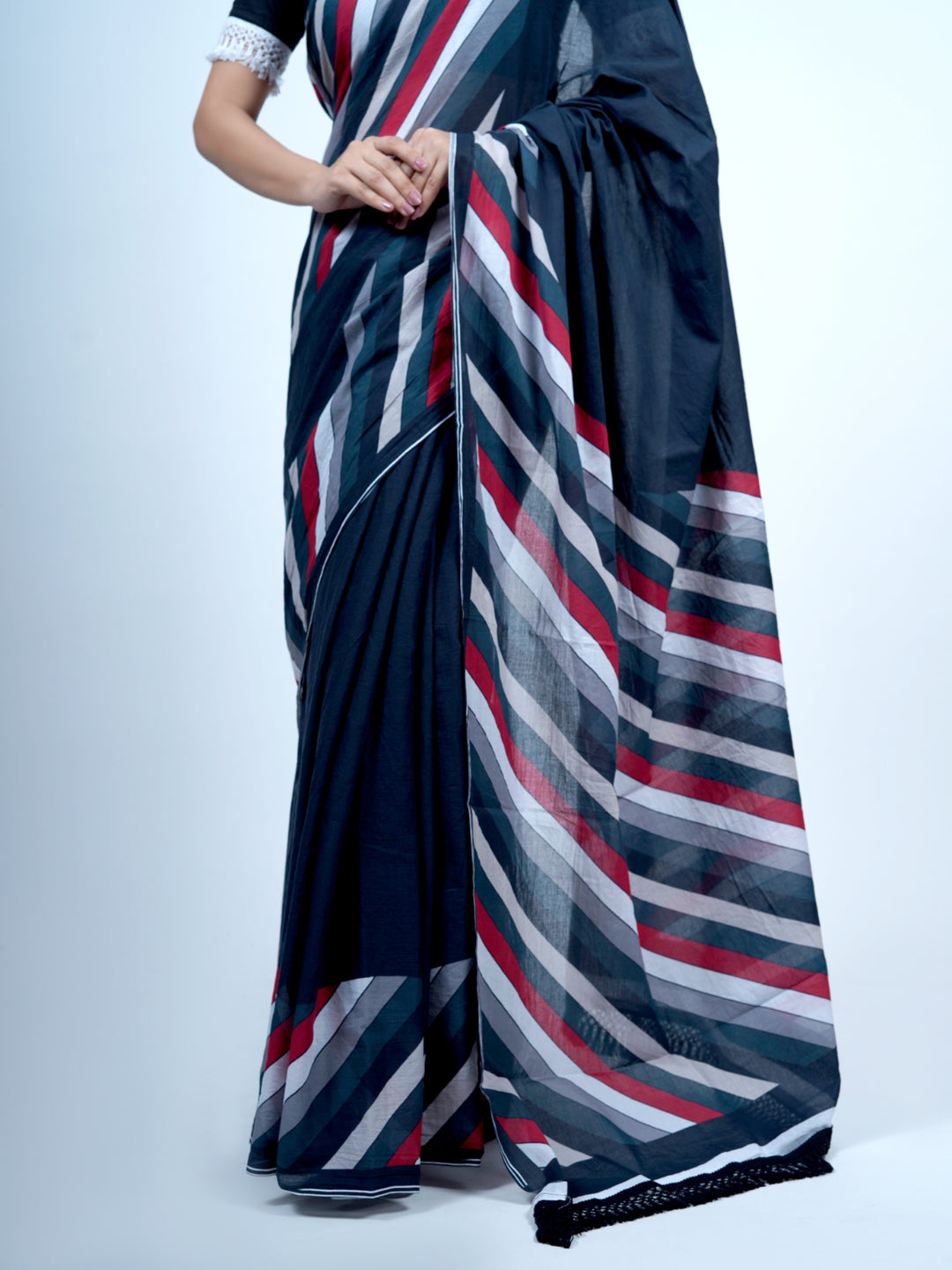 Buta Buti Striped Printed Pure Cotton Tasseled Saree