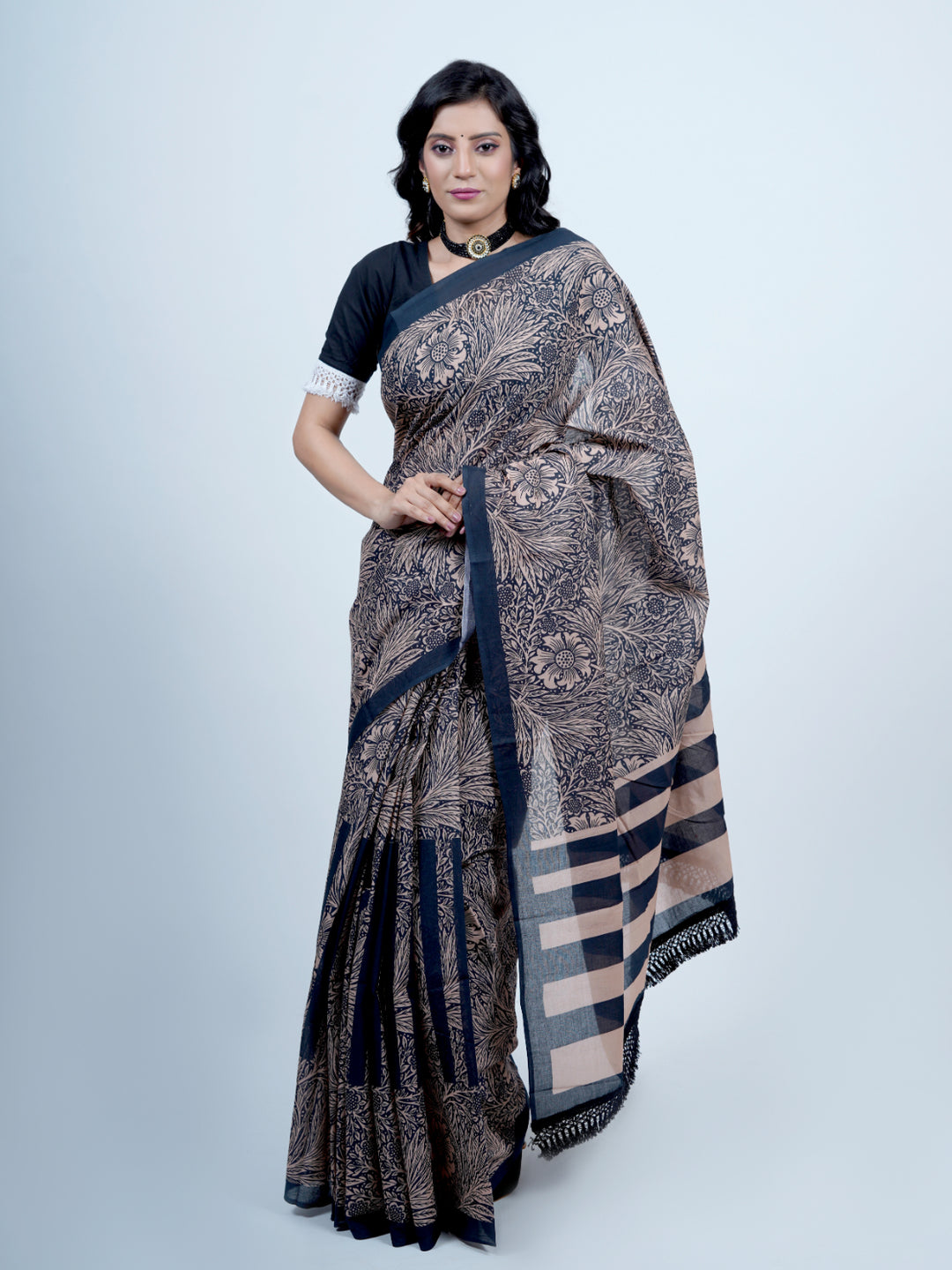 Buta Buti Floral Printed Pure Cotton Tasseled Printed Saree