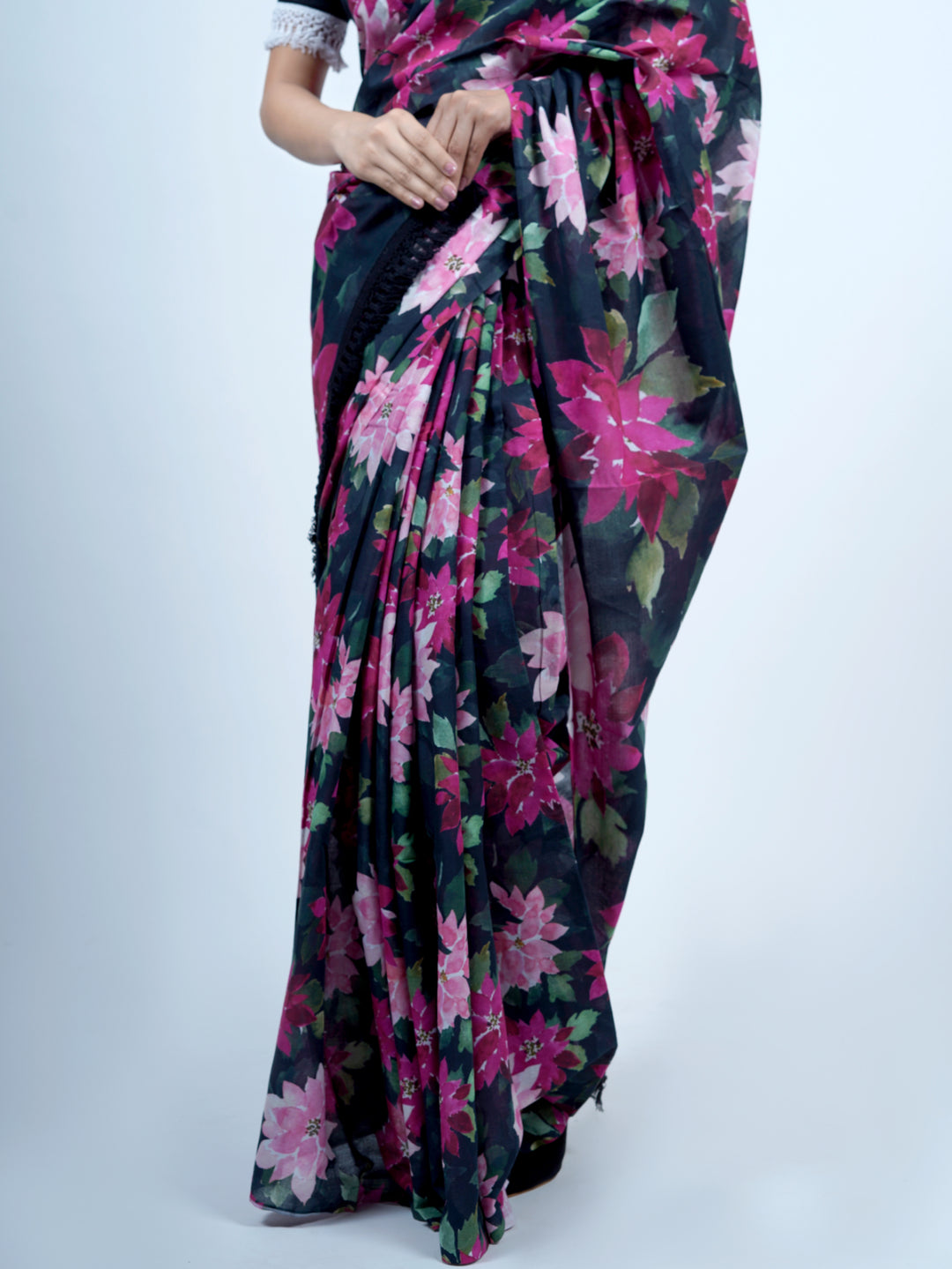 Buta Buti Floral Printed Pure Cotton Tasseled Printed Saree