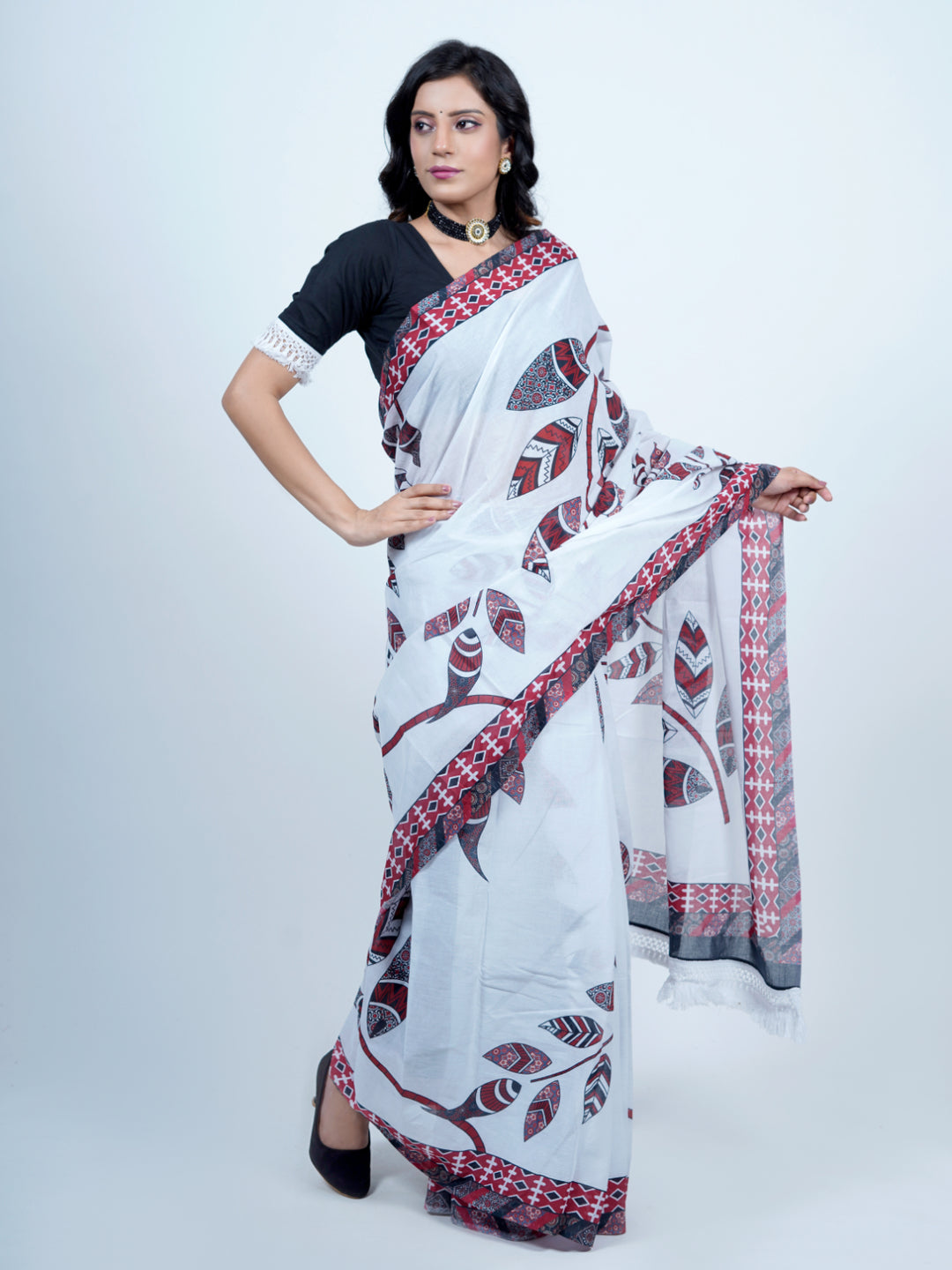 Buta Buti Leaf Printed Pure Cotton Tasseled Saree