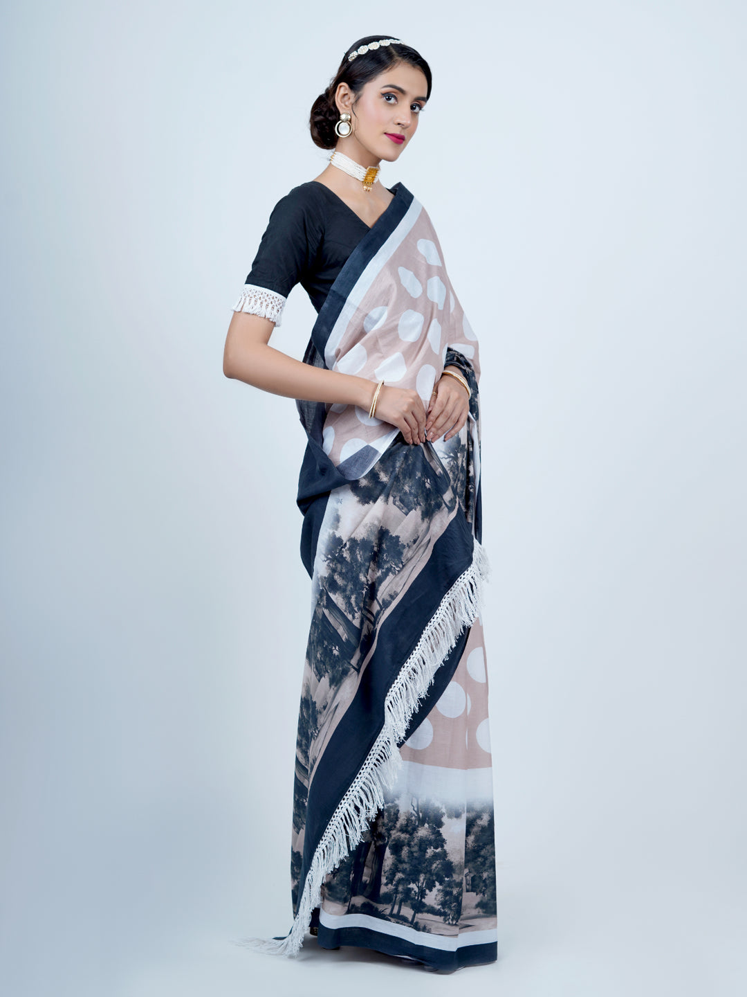 Buta Buti Landscape Printed Pure Cotton Tasseled Saree