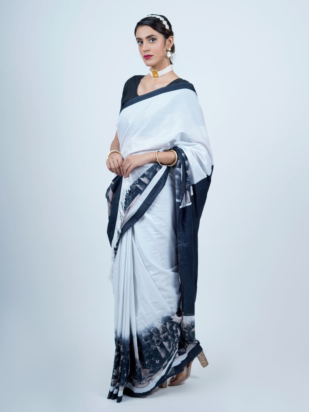 Buta Buti Landscape Printed Pure Cotton Tasseled Saree