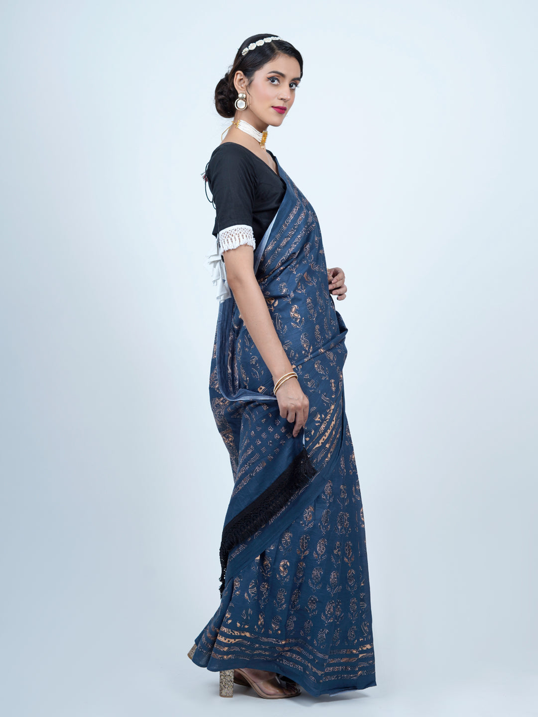 Buta Buti Ethnic Motifs Printed Pure CottonTasseled Saree