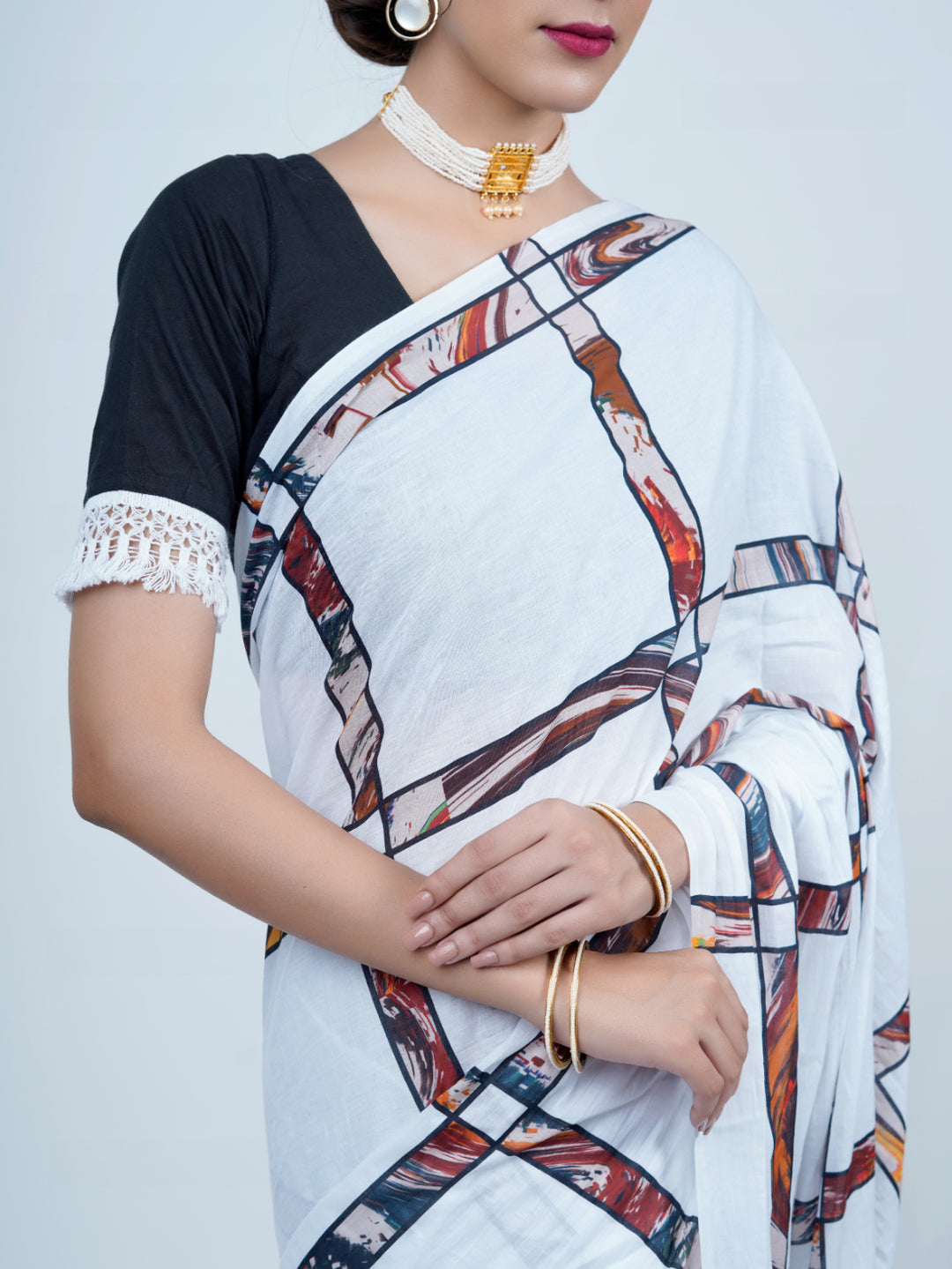 Buta Buti Abstract Art Printed Pure Cotton Tasseled Saree