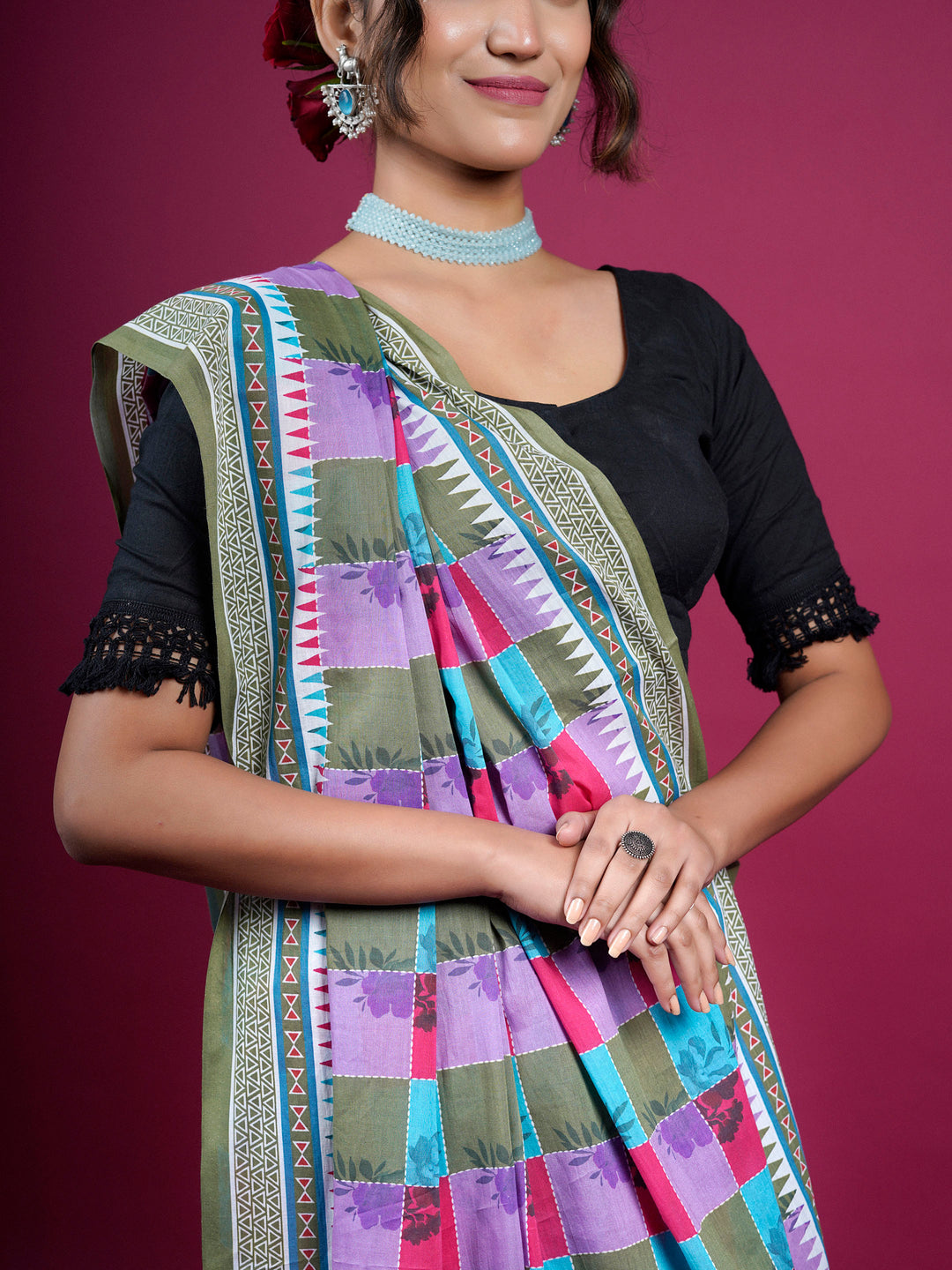 Buta Buti Checked and Floral Cotton Printed Saree With Tassels Embellishment