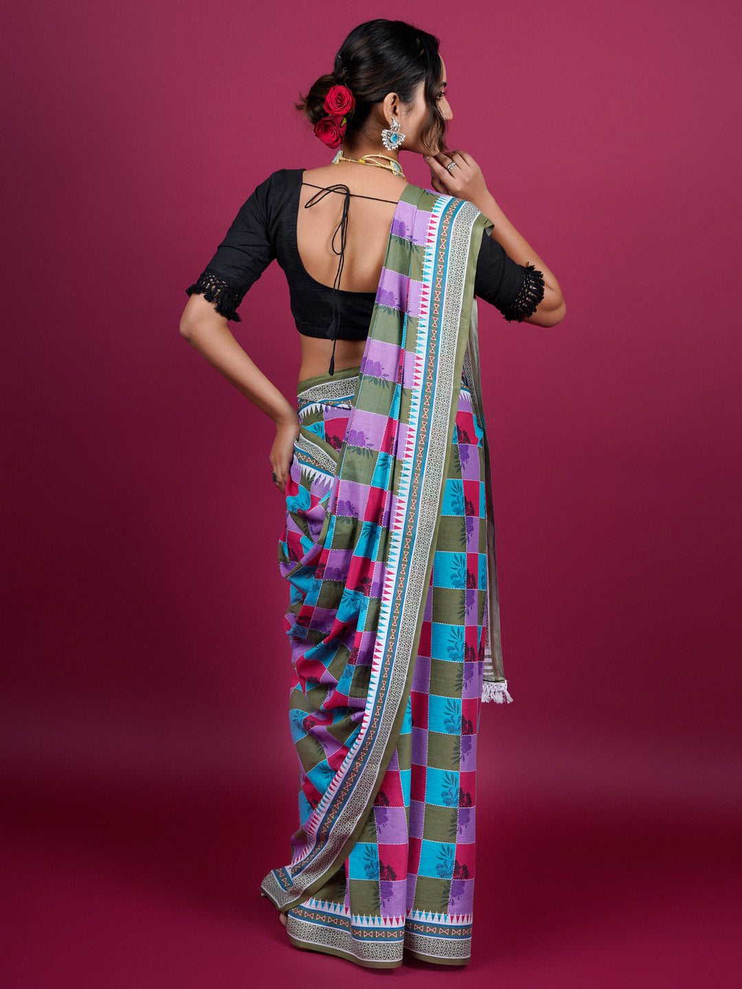 Buta Buti Checked and Floral Cotton Printed Saree With Tassels Embellishment