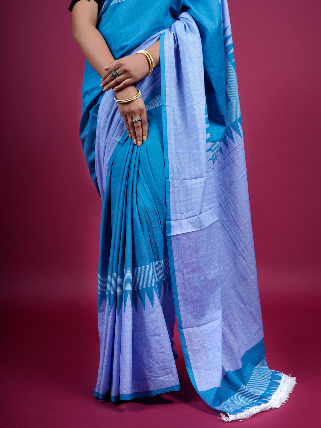 Buta Buti Solid Pirnted Cotton Saree With Tassels Embellishment