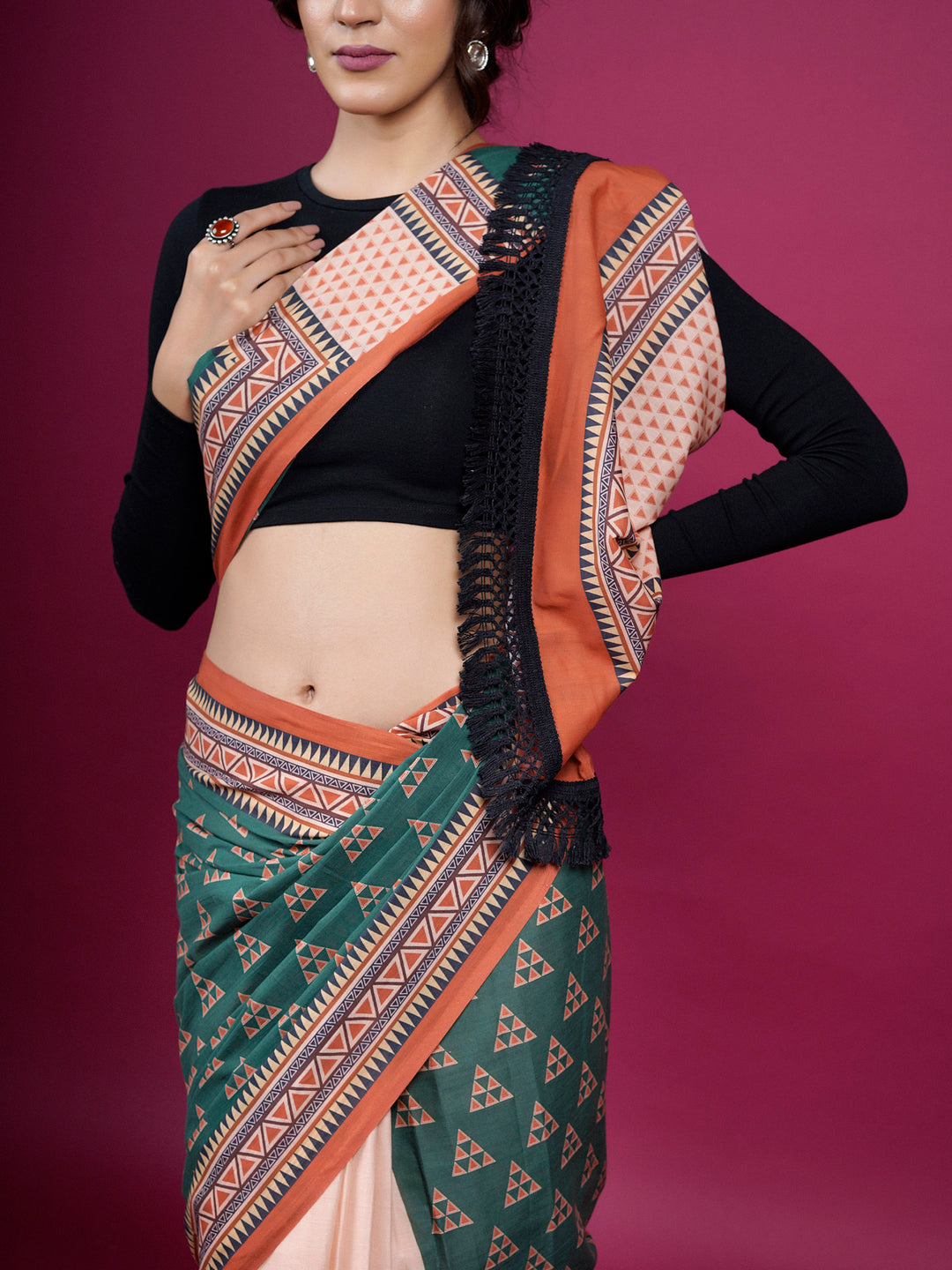 Buta Buti Geometrical Eithnical Printed Cotton Saree With Tassels Embelishment