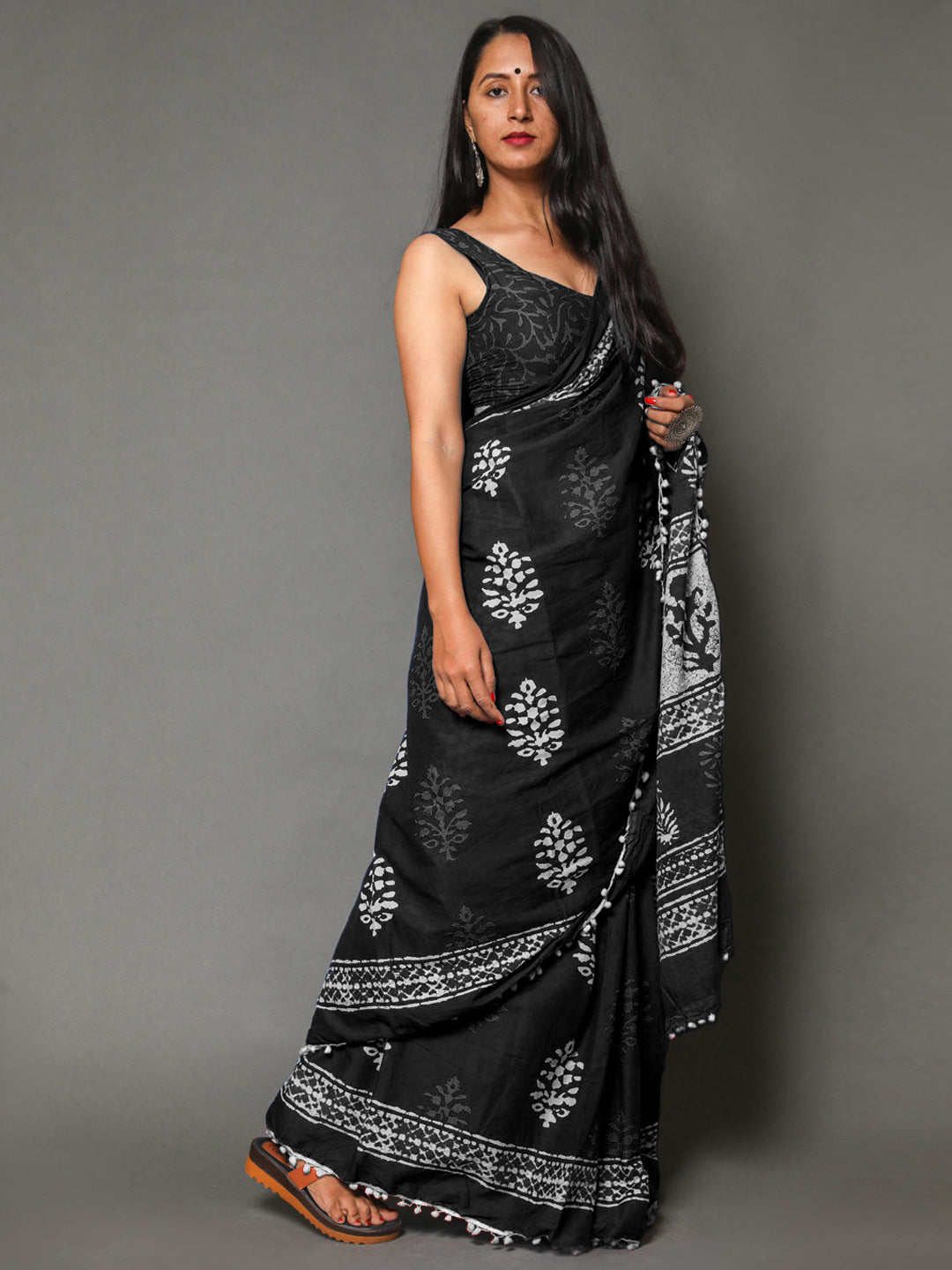 Buta Buti Black Colour Floral Printed Pure Cotton Saree