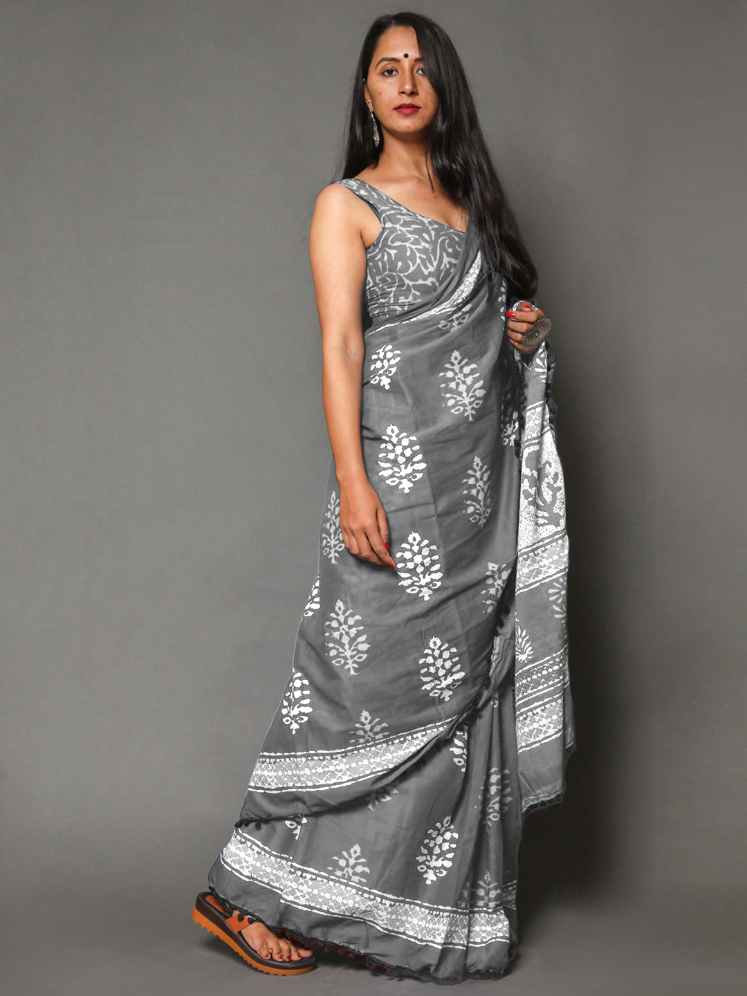 Buta Buti Grey Colour Floral Printed Pure Cotton Saree